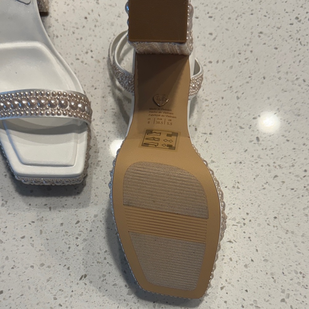 Aldo Pearl-Embellished White Block Heel Sandals - Picture 4 of 6